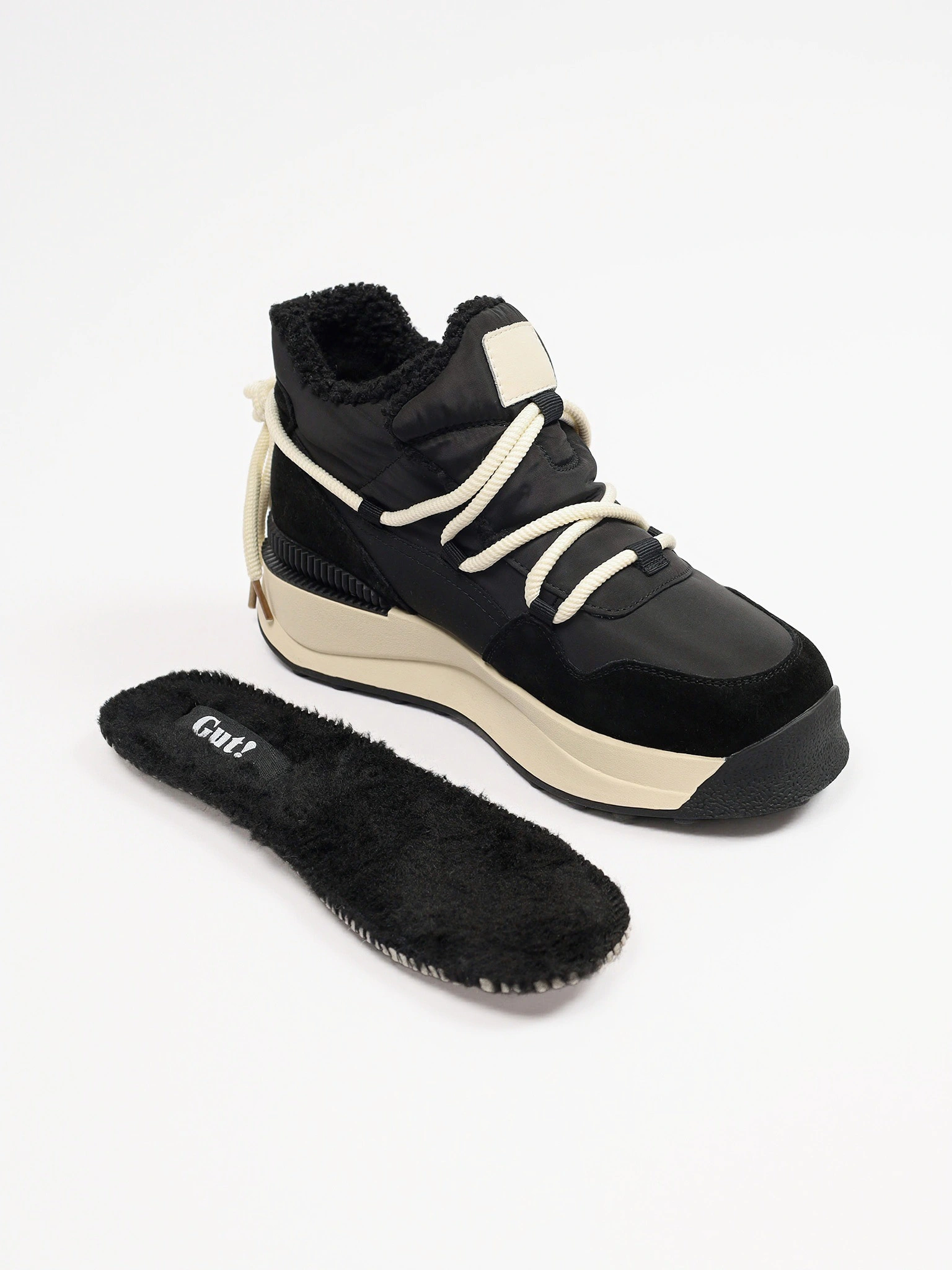 Ботинки комбинированные черного цвета на контрастной средней подошве